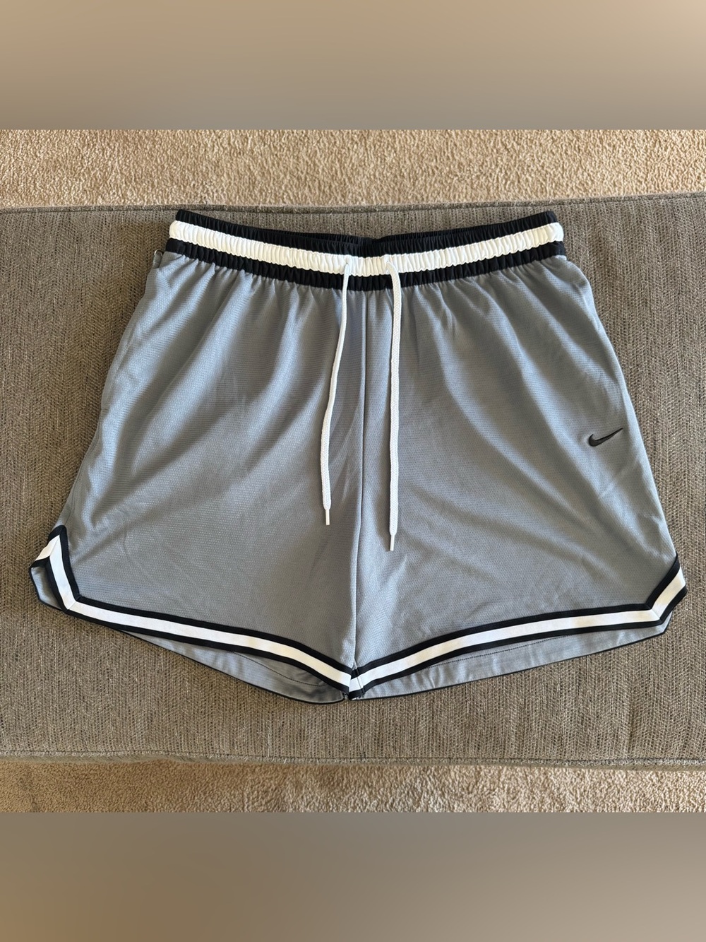 Nike Men’s Light Gray XL basketball Shorts with Black and White Trim